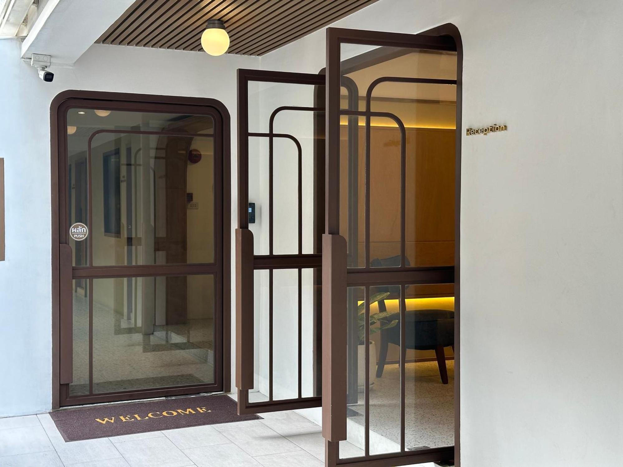 Parcel Hotel Bangkok Exteriör bild