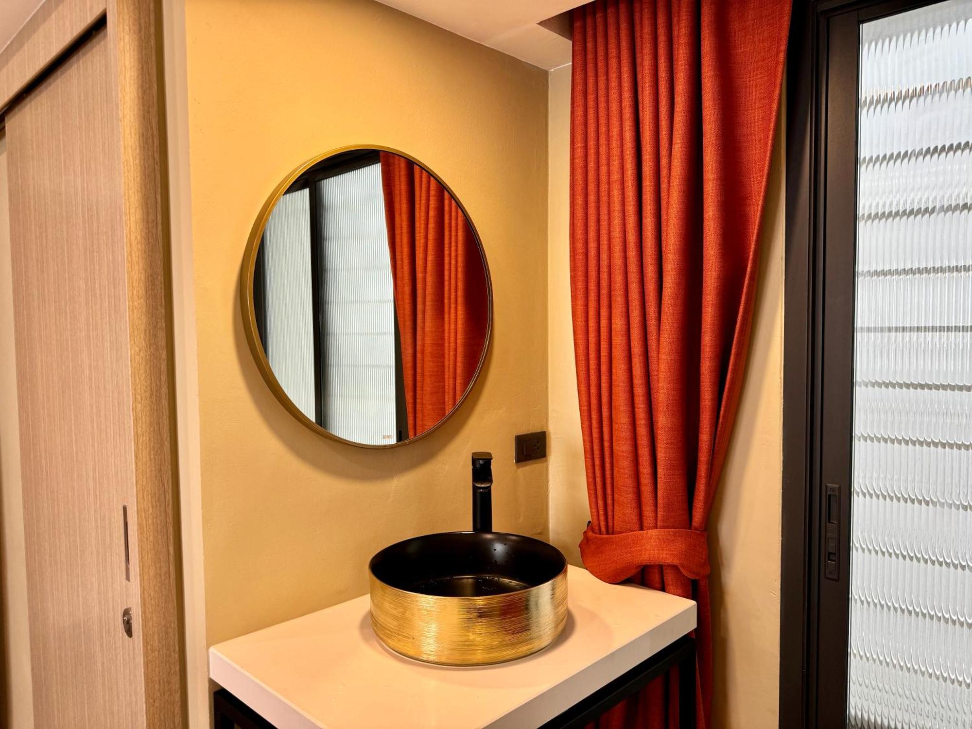 Parcel Hotel Bangkok Exteriör bild